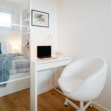 Days - One Bedroom With Ac And Workspace In Holesovice * 프라하
