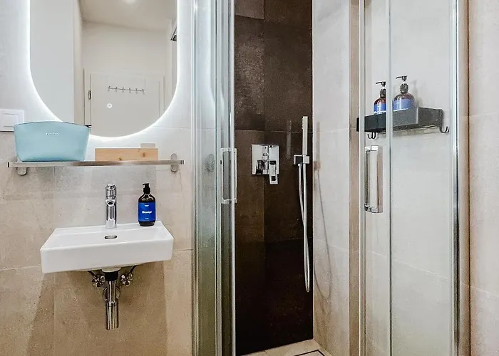 דירה Days - One Bedroom With Ac And Workspace In Holesovice *