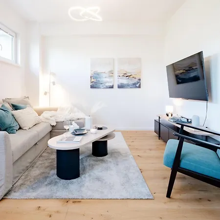 Days - One Bedroom With Ac And Workspace In Holesovice Apartment