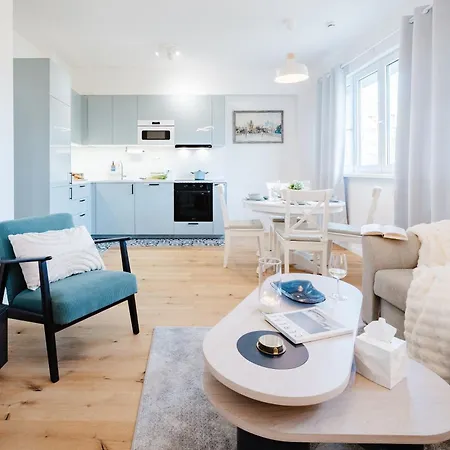 Days - One Bedroom With Ac And Workspace In Holesovice Prague