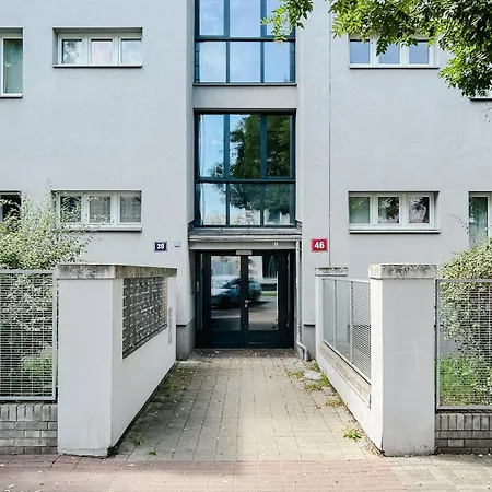 Days - One Bedroom With Ac And Workspace In Holesovice Apartment *