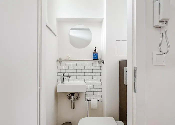 Days - One Bedroom With Ac And Workspace In Holesovice * Πράγα