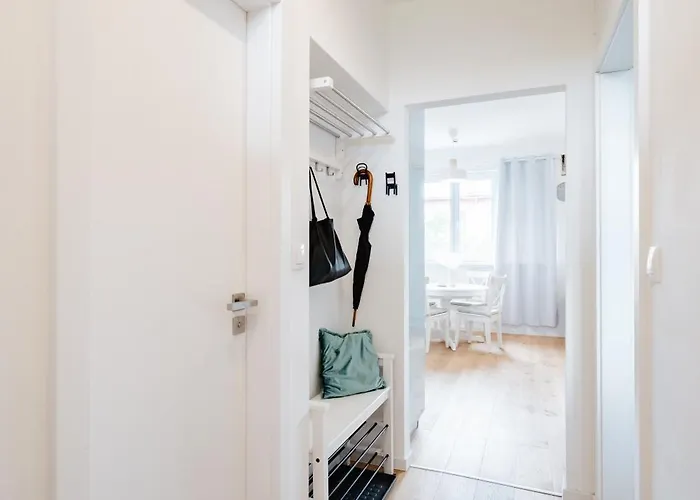 Days - One Bedroom With Ac And Workspace In Holesovice Πράγα