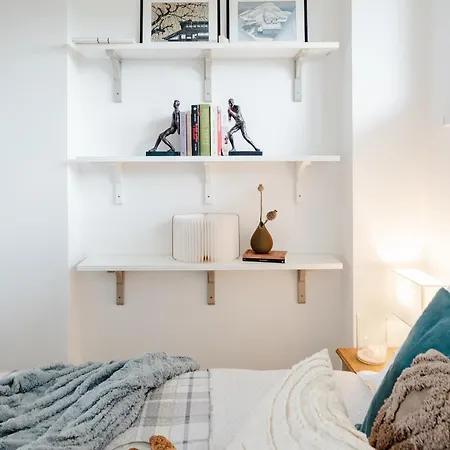 Days - One Bedroom With Ac And Workspace In Holesovice * Praag