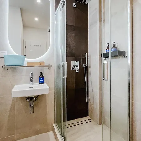 Appartement Days - One Bedroom With Ac And Workspace In Holesovice *