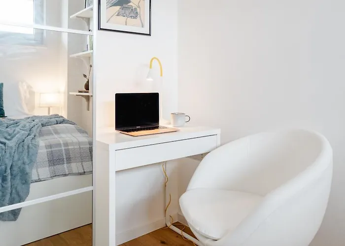 Days - One Bedroom With Ac And Workspace In Holesovice * Praha